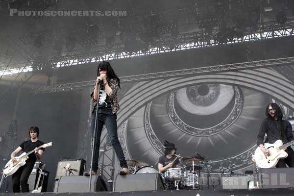 THE DEAD WEATHER - 2010-07-02 - BELFORT - Presqu'ile du Malsaucy - Alison Nicole Mosshart - John Anthony Gillis [Jack White] - Dean Anthony Fertita - Jack Michael Lawrence